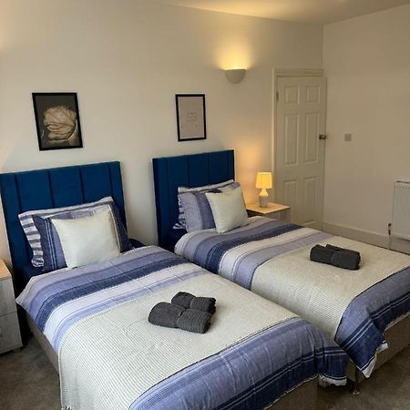 Smart Guest Rooms Fast Access To Central London Via Piccadilly Line New Southgate Bagian luar foto
