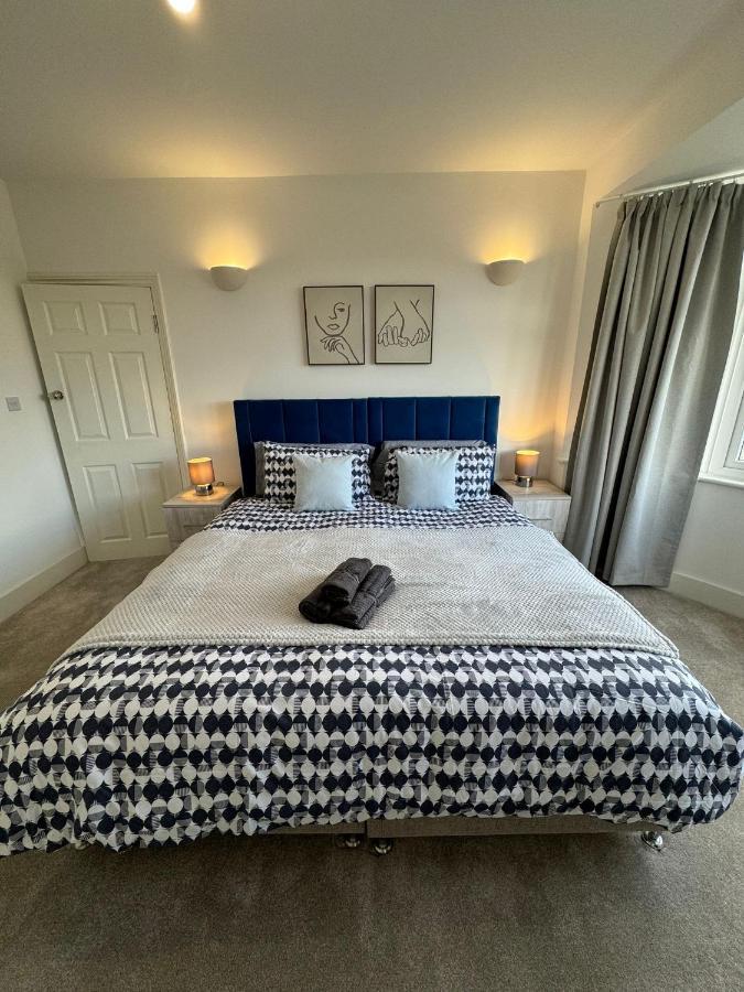 Smart Guest Rooms Fast Access To Central London Via Piccadilly Line New Southgate Bagian luar foto