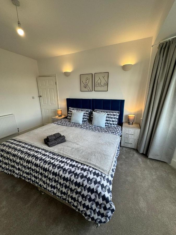 Smart Guest Rooms Fast Access To Central London Via Piccadilly Line New Southgate Bagian luar foto